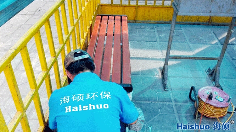 貨比三家,雷沃重工選擇海碩環保休閑椅