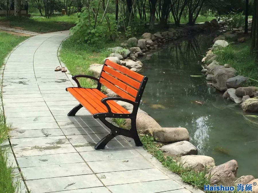 湖邊.jpg 湖邊.jpg